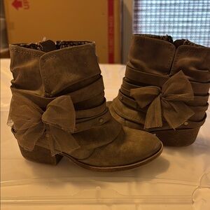 Stylish Girls Ankle Boots with Bow Accent